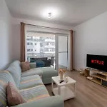 Mohost Spot - Elegant City Retreat